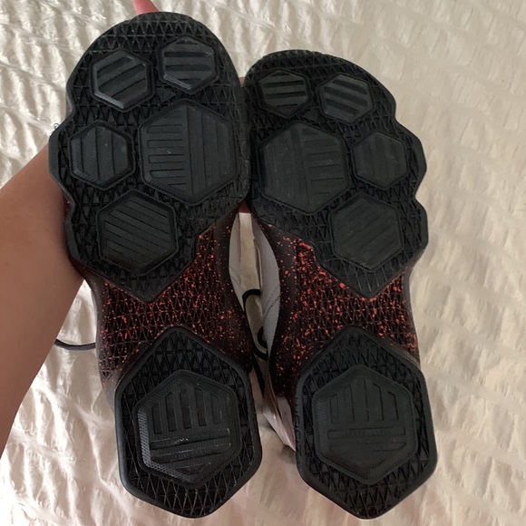 Lebron James space Jam limited edition collectable runners like new size 9.5 - Picture 10 of 14